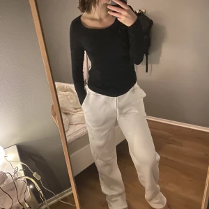 Sweatpants LXA - Vita helt nya sweatpants straight modell från LXA, använda en gång. Priset är inkl frakt! Passar både M och L 