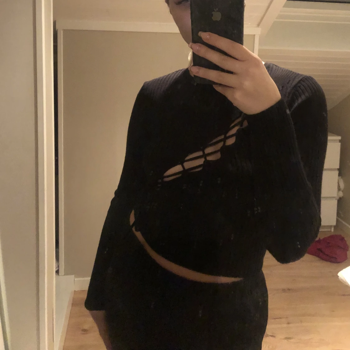 svart topp med fin skurning  - 90