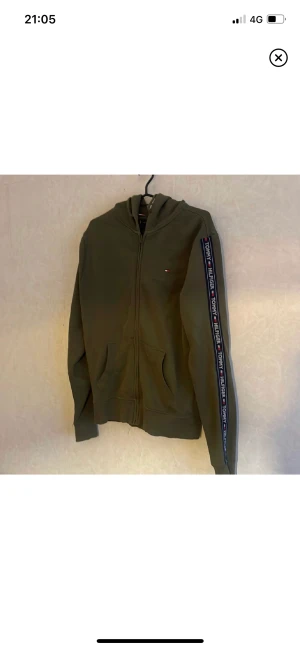Tommy Hifiger Hoodie - Skriv om du har några frågor!
