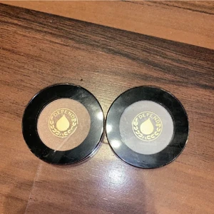 Ögonskuggor 🧡🤍 - Helt oanvända ögonskuggor med skimmer i, beige aktig & vit. 3kr/st 🧡🤍frakt: 16kr