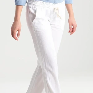 Roxy linnebyxor - Linnebyxor från Roxy i storlek L men passar som en M💗 (aldrig använda med lappen kvar)