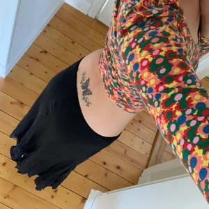 Kjol - Världens finaste lite längre kjol som inte kommer till användning längre. Passar xs/s och har lite resor i midjan. 150kr plus frakt💕💕💕 