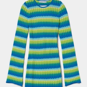 Berska klänning - Säljer min betala klänning. Oanvänd med lappen kvar. Storlek. Xs köparen står för frakten🦋💕