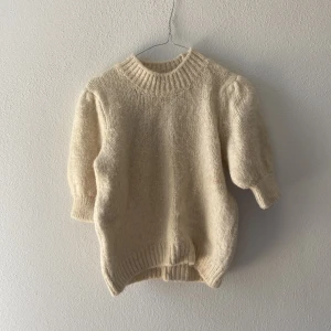 Tjocktröja  - Lägger upp den igen då den inte blev såld!😅 Men den är i super fint skick och är endast använd en gång. Storlek: S.   Färg: begie