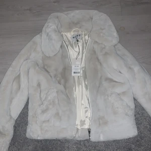 Jacka  - Helt ny, aldrig använd 