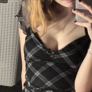 H&M Meshklänning - Säljer en av mina absoluta favoritklänningar för den tyvärr är lite för kort på mig då jag är lång som fan :p Har tyvärr klippt lappen men den är S eller M.