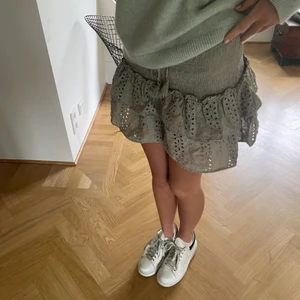 Grön sommar kjol  - En super fin grön kjol från zara i storlek xs men passar även för mig som har s💚💚 *köp direkt för 230