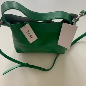 Väska från NA-KD - Helt ny oanvänd väska från NA-KD med prislapp kvar! Budgiving avslutas imorgon 19:00!!