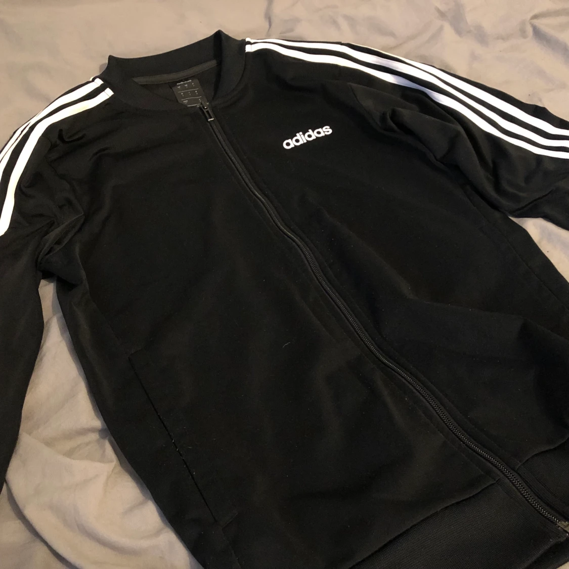 Adidas svart träningsjacka size S - 91