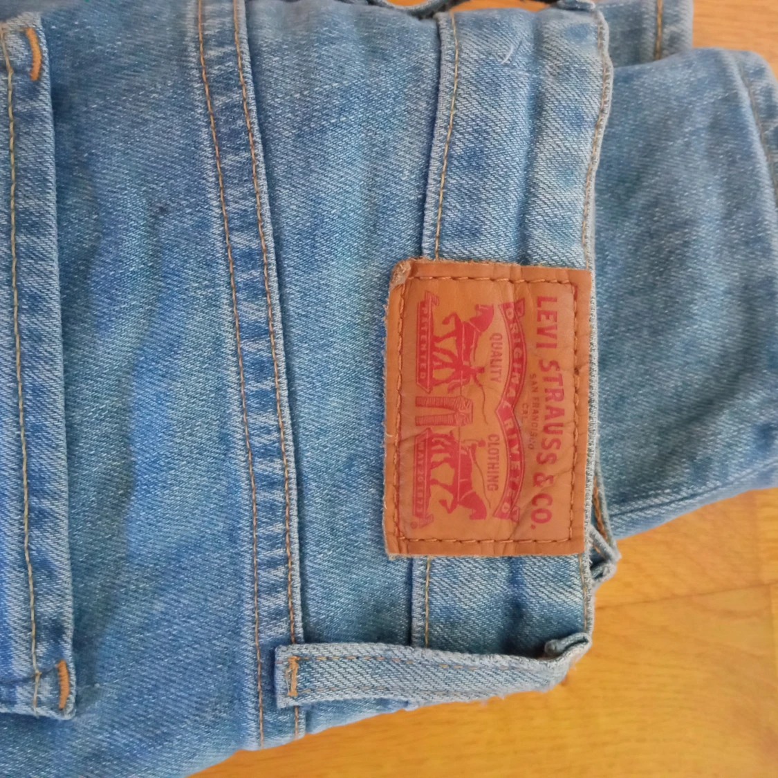 Levis Jeans  - 90