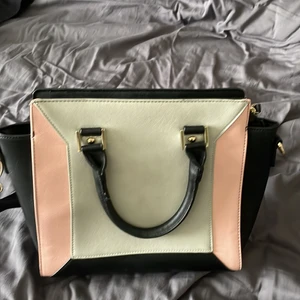 Handväska  - Avtagbart axelband 