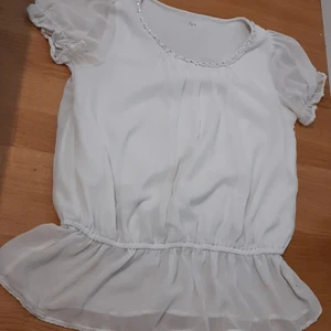 Ladies top - White, m size . Allen solly