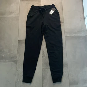 Mjukisbyxor - Jättefina svarta mjukisbyxor med prislappen kvar!💗