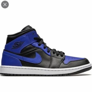jordans 1 mid low hyper royal - Användt ett par gånger väldigt fina