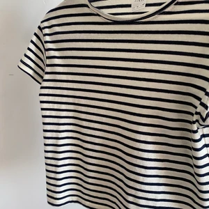 Randig tröja - Säljer denna randiga t shirten från zara💗💗