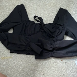Shein topp - Hej! Söker köpare för denna Shein tröjan som inte är använd alls! Säljer för 30kr