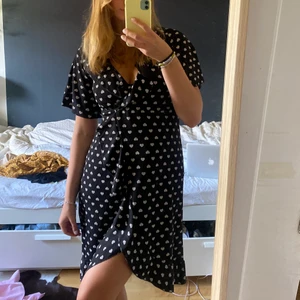 Söt sommarklänning - Så söt sommarklänning!! Använd ett fåtal gånger ❤️