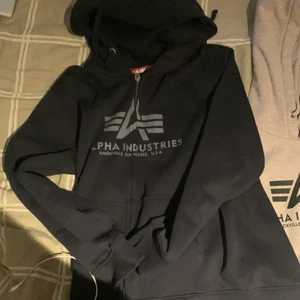 Tre alpha industries hoodies - Har inte använt alla tre på jättelånge så säljer dom nu istället  1 för 300 2 för 600 3 för 900