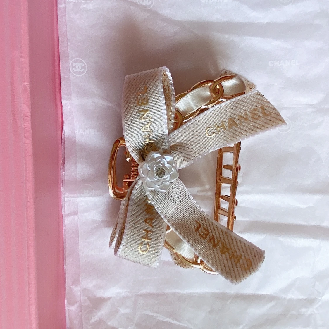 Hårklämma gjordes av Chanel band - 91