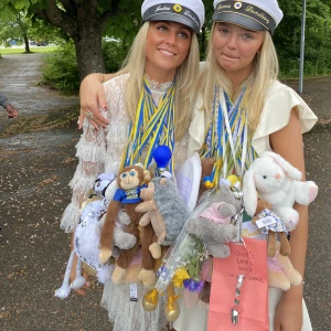 Studentklänning! - Säljer min studentklänning som jag endast använde på mitt utspring!