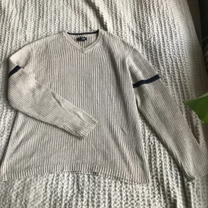 90s knit  - En gobit, fin kvalite. 