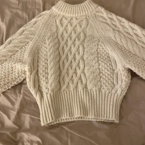 Stickad tröja - Jättegosig stickad tröja från hm, storlek xs💓