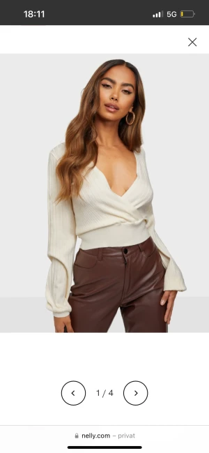 Vit stickad tröja från missguided - En aldrig använd vit stickad tröja från missguided med lapp kvar. Storlek S och inköpt för 350 kr. 