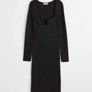 Söker denna klänning från H&M i storlek XS. Ribbstickad långklänning