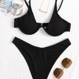 Svart bikini  - Svart oanvänd bikini i storlek S