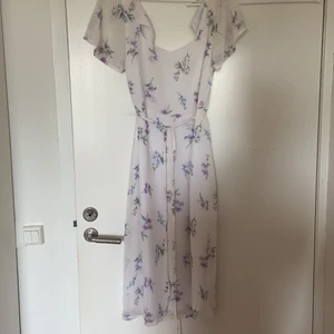 Nelly klänning  - Från klänning från nelly