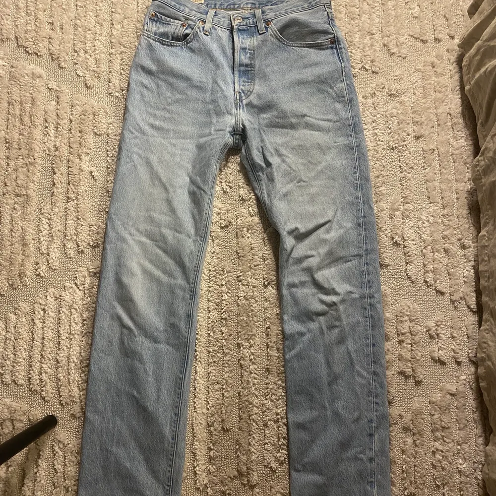 Jättefina Levi’s jeans 501, W26 L30 💕💕 . Jeans & Byxor.