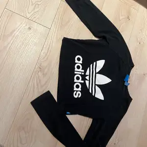 Adidas crop top strl S