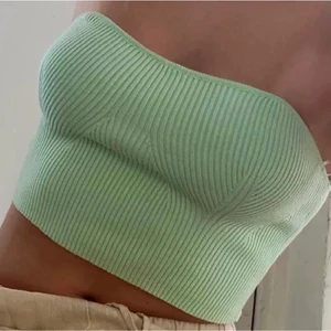 Super fin top från bershka - Jätte fin grön/blå top ifrån bershka som tyvärr är för liten för mig. (Första bilden är inte min) 