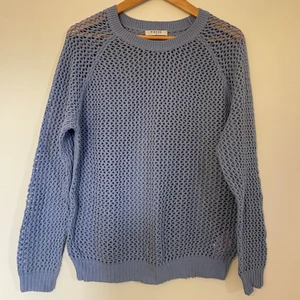 Blå tröja - Fin blå tröja! Skit snygg till jeans! Kommer inte till användnig längre. Storlek M! (frakt ingår) 💙