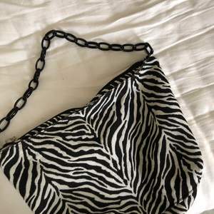 Zebra väska från shein 