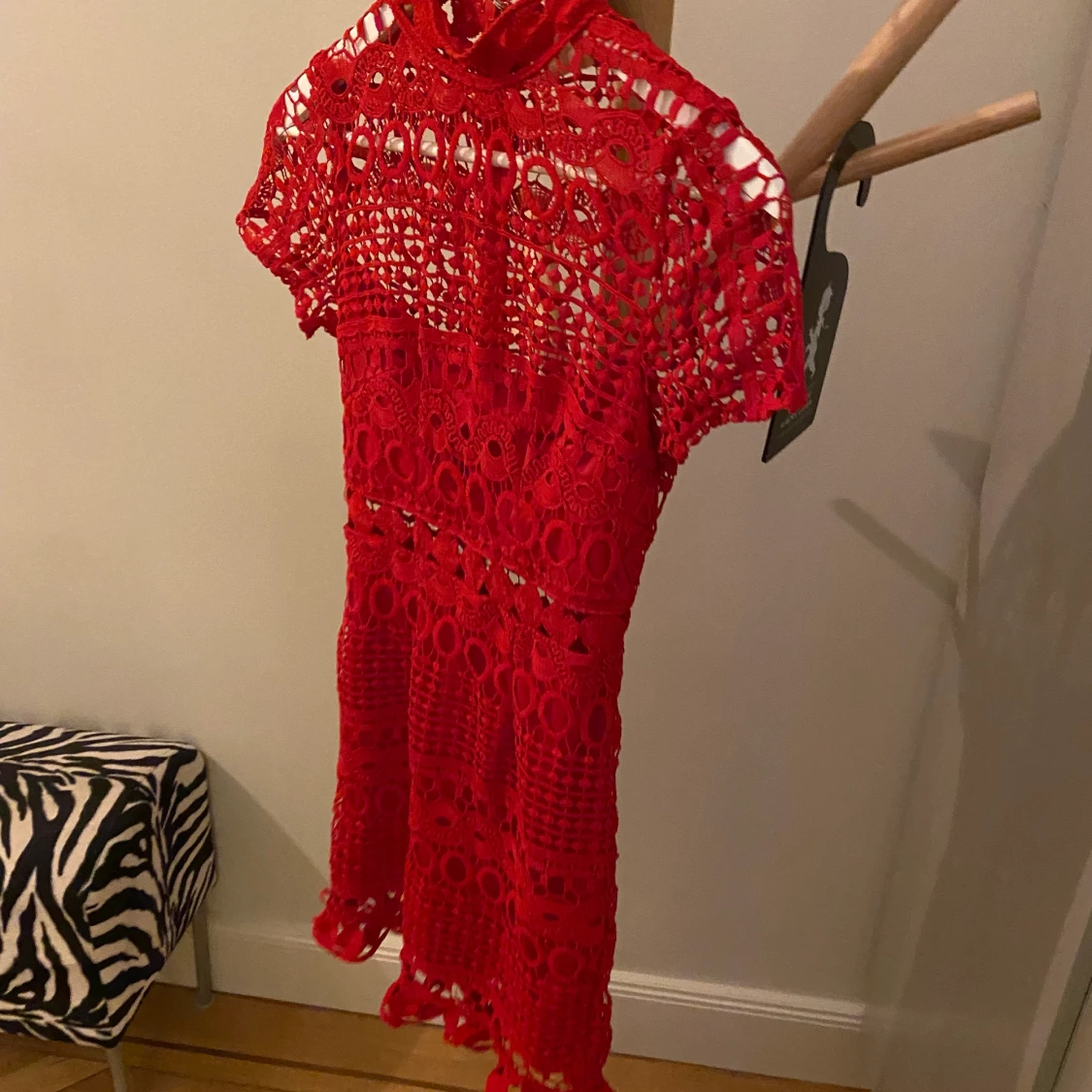 Röd klänning från LOVE TRIANGLE  - 90