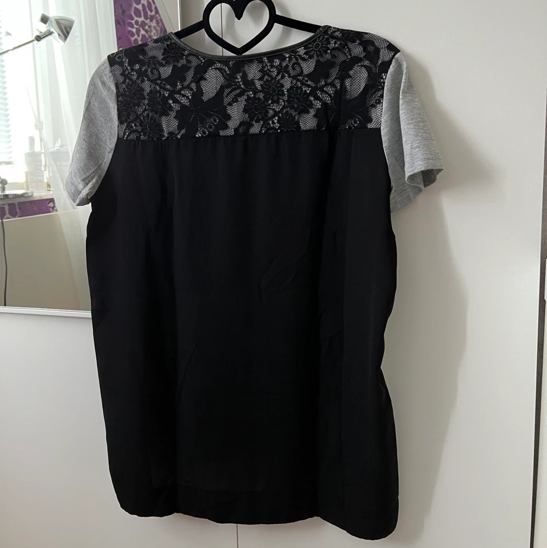 Forever21 | T-shirt med spets - 91