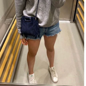 Shorts zara - Säljer samma shorts som på bilden fast svarta! Lågmidjade! Från zara, köptes förra året❤️ prislapp kvar, oanvända!