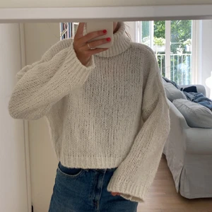 Stickad tröja - Supersöt stickad tröja med polokrage. Fint skick. ❤️