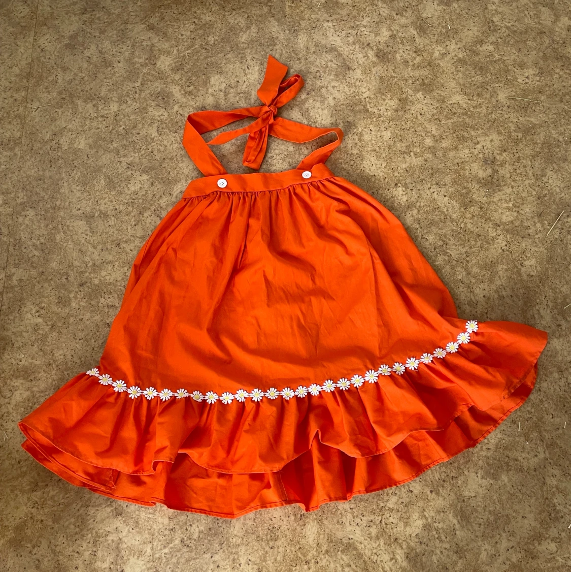 Sött förkläde med små blommor