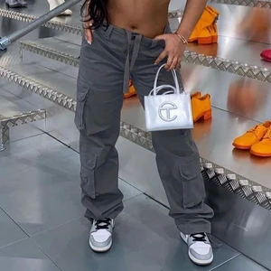 Low waist cargopants - Lappen kvar. Oanvända. Betalning via Swish, frakt tillkommer.💌