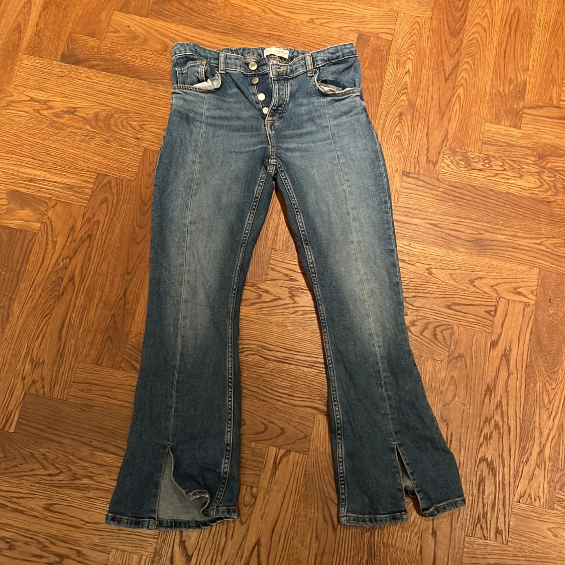 Lågmidjade bocut jeans