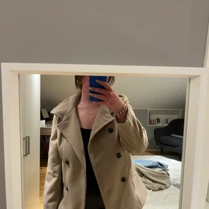 Kappa  - Säljer helt oanvänd kappa från hm då den inte riktigt är min stil 