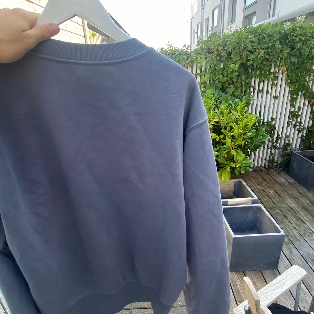 Weekday sweatshirt storlek M. Tröjor & Koftor.