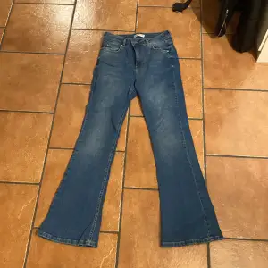 Boot cut jeans från Gina Tricot 