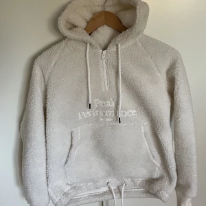 Vit hoodie - Storlek XS, bra skick, använts ett fåtal gånger
