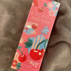 Escada Parfym - Escada cherry in japan i 30ml 🍒. Obrutet förpackning. (Ord. pris 500kr från Kicks) 