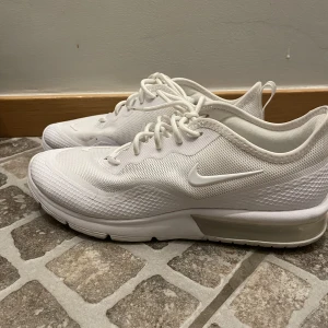AIR MAX SEQUENT - Säljer min näst intill oanvända Air Max skor. Mycket bra skick