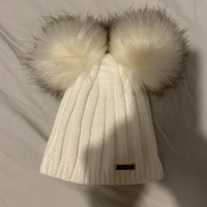 Söt mössa  - Endast testad mössa från La vitta, köpt för nått år sedan men aldrig kommit till användning🤍