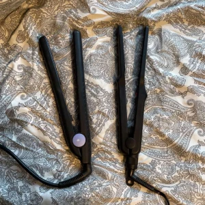 Plattång - Två plattånger, 1 för 150 2 för 200kr❤️ Funkar bra, säljer då jag köpt ny plattång❤️